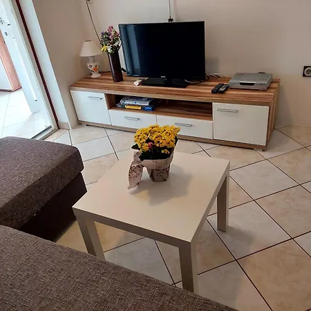 Olive House Rab Appartamento