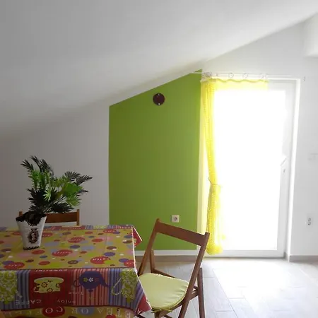 Olive House Rab Apartament *