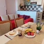 Olive House Rab Apartamento *