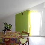 Olive House Rab Apartamento *