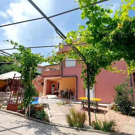 Olive House Rab Apartment