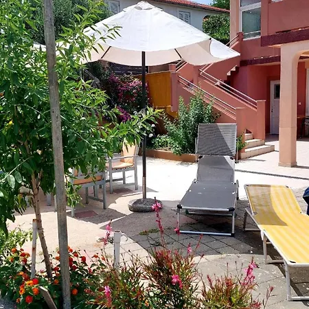 Olive House Rab Apartament *