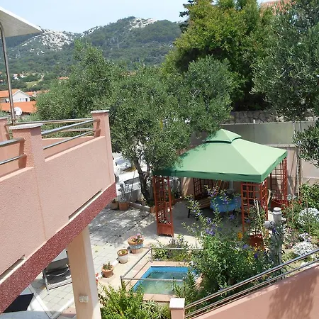 Olive House Rab